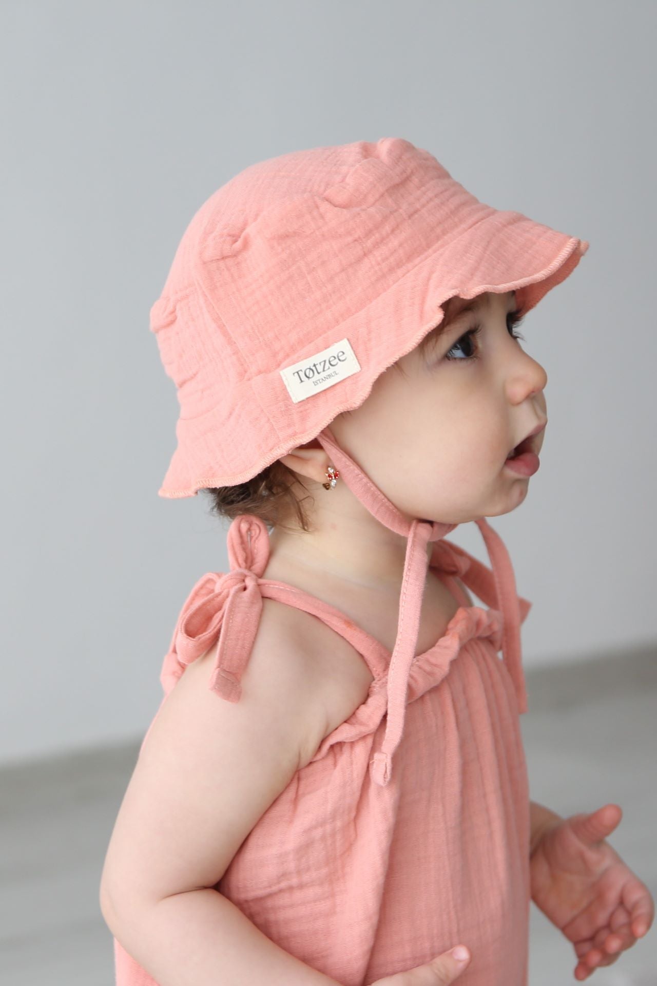 Totzee; Müslin Bucket Bağcıklı Şapka Mercan Rengi; Muslin Bucket Lace Up Hat Coraline