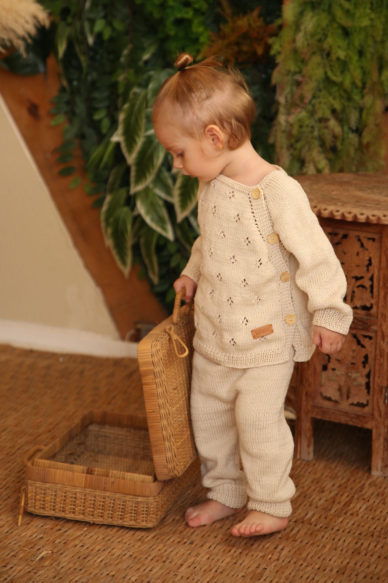 Totzee; Organik El Örgüsü Yandan Düğmeli Hırka Antik Bej; Organic Hand-Knitted Side-Buttoned Cardigan in Antique Beige